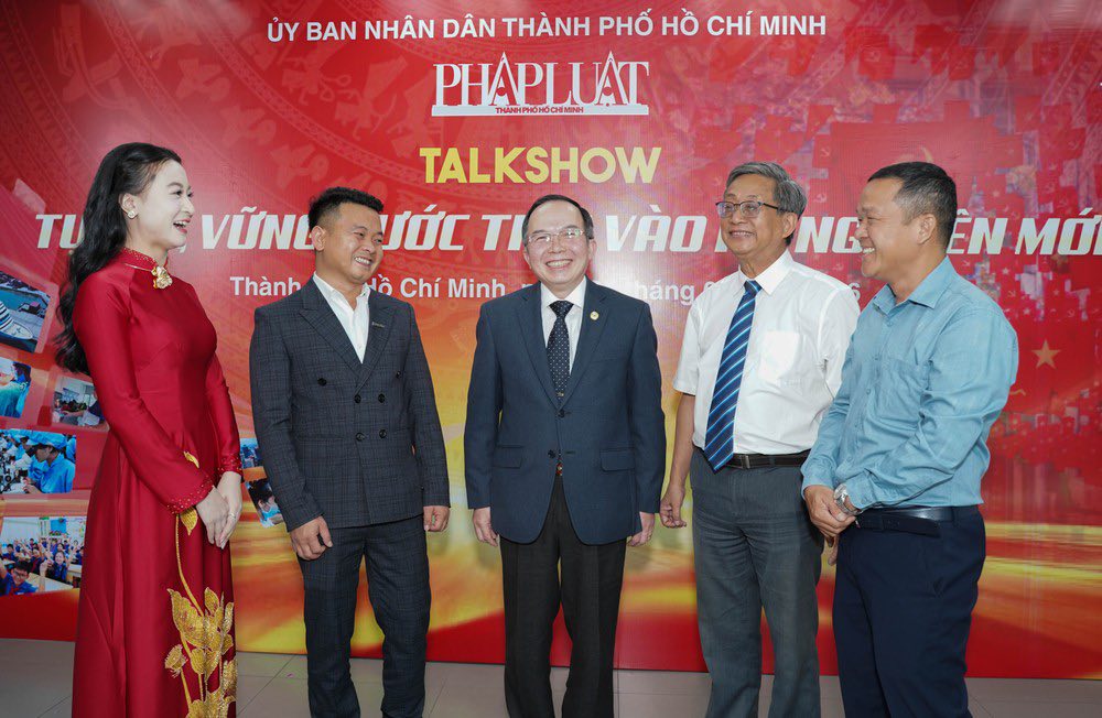 Công ty Dũng Thương đồng hành diễn đàn bàn về cơ hội phát triển trong kỷ nguyên mới